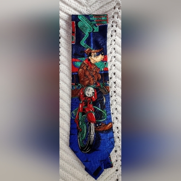 Detective Goofy Mens Tie Disney  Captain Morgan Hotel - Picture 1 of 5